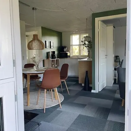 別荘 Aneks I Rolige Omgivelser-adgang Til Pool Og Sauna Avlum