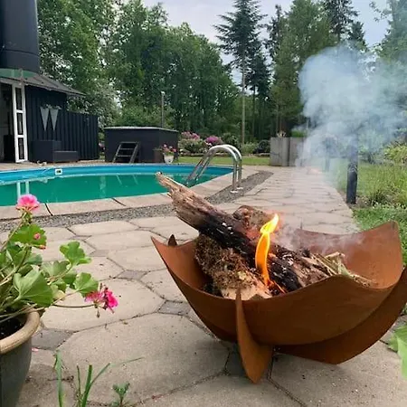 別荘 Aneks I Rolige Omgivelser-adgang Til Pool Og Sauna Avlum