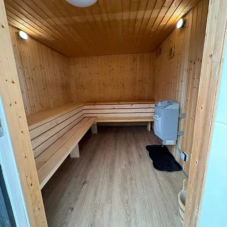 Aneks I Rolige Omgivelser-adgang Til Pool Og Sauna Avlum